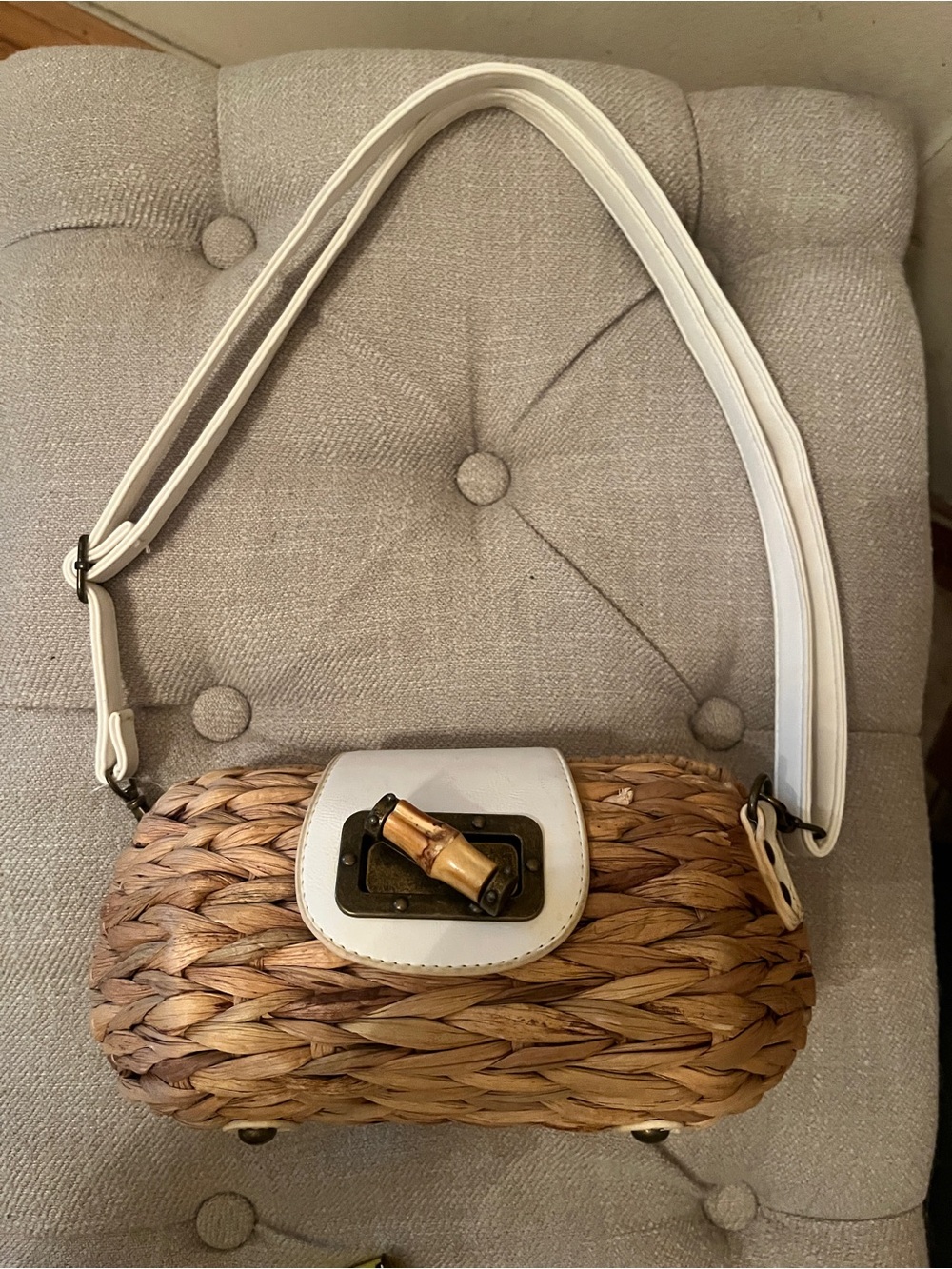 New Resort Chic Woven Corn Husk Crossbody Bag w/ Leather Accents Toggle Closure